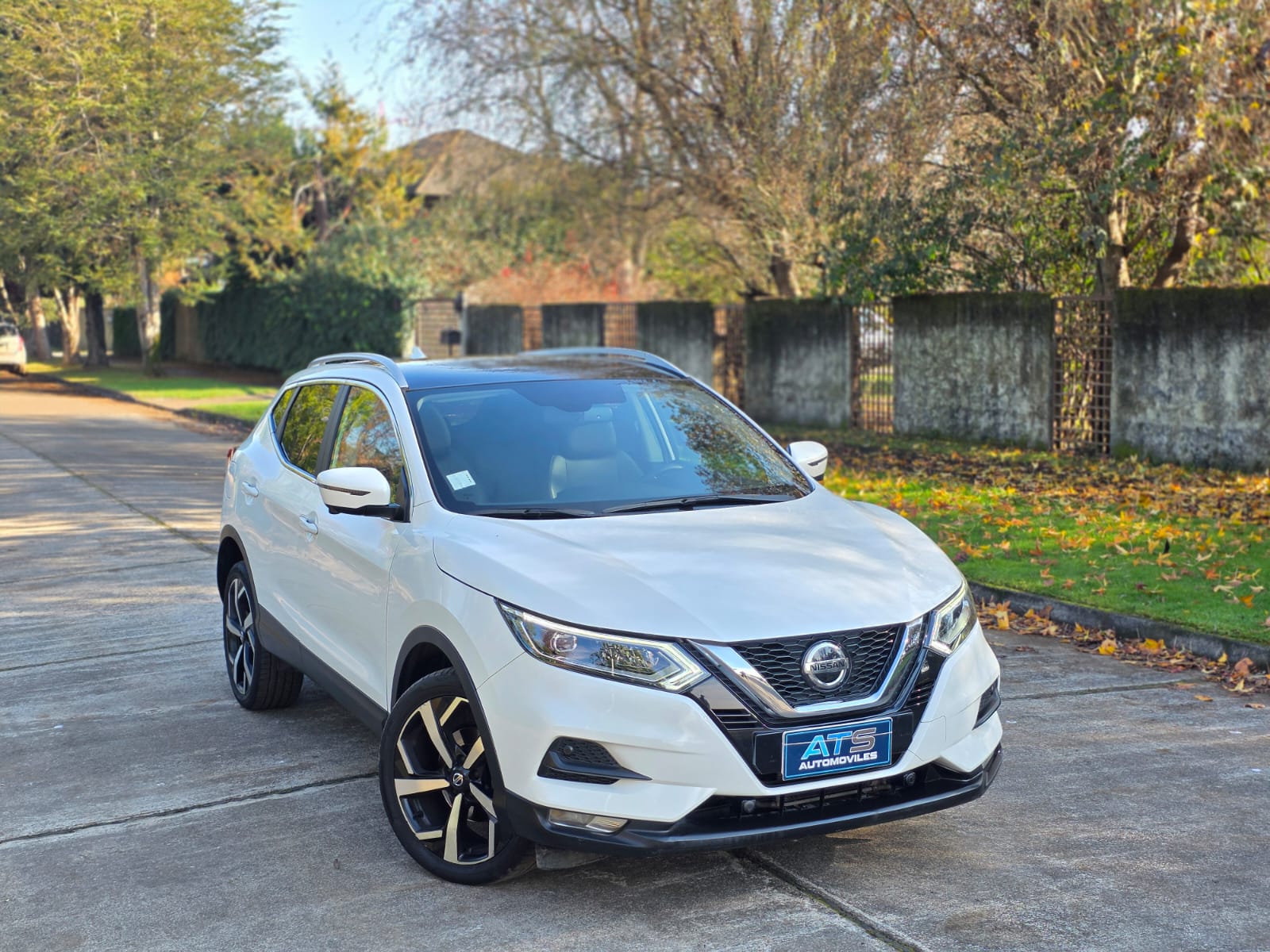
								Nissan Qashqai EXCLUSIVE CVT full									
