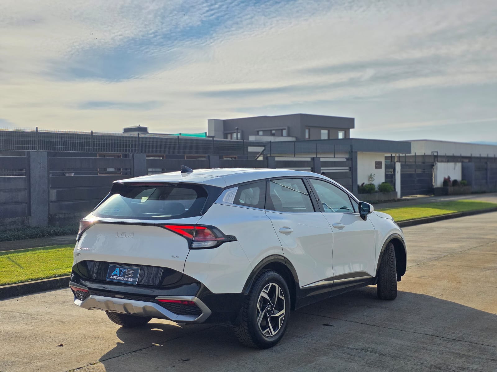 
								Kia Motors New Sportage EX full									