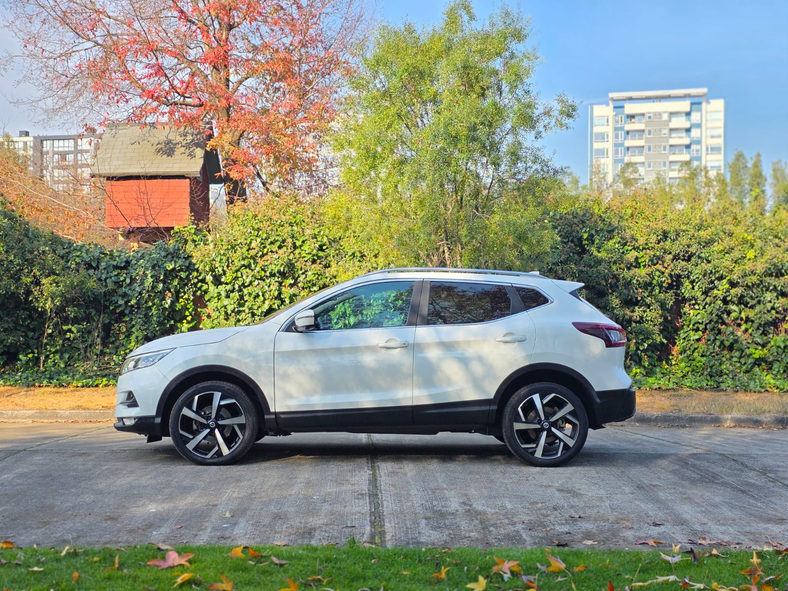 
								Nissan Qashqai EXCLUSIVE CVT full									