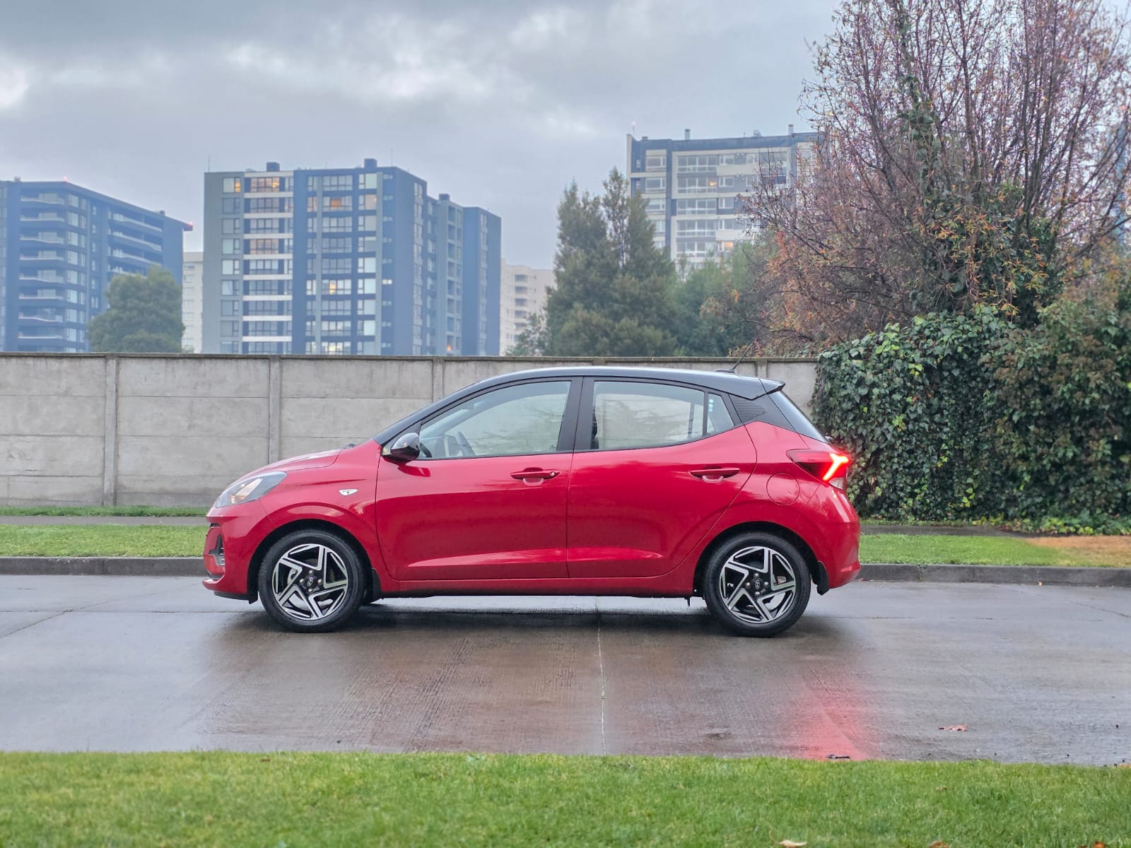 
								Hyundai Grand I-10 HATCHBACK PLUS full									