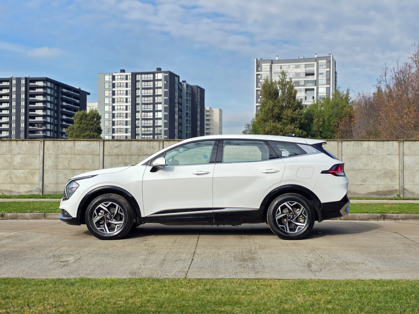 
								Kia Motors New Sportage EX full									