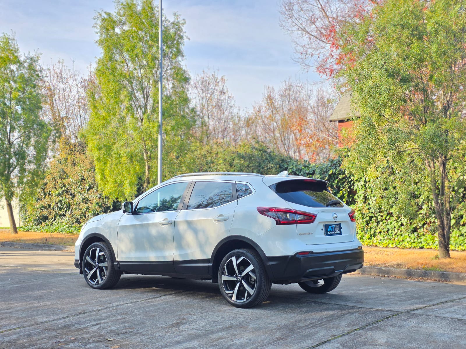 
								Nissan Qashqai EXCLUSIVE CVT full									