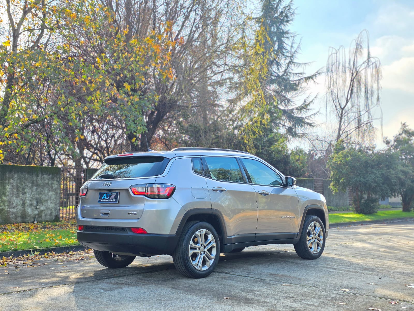 
								Jeep Compass LONGITUDE full									