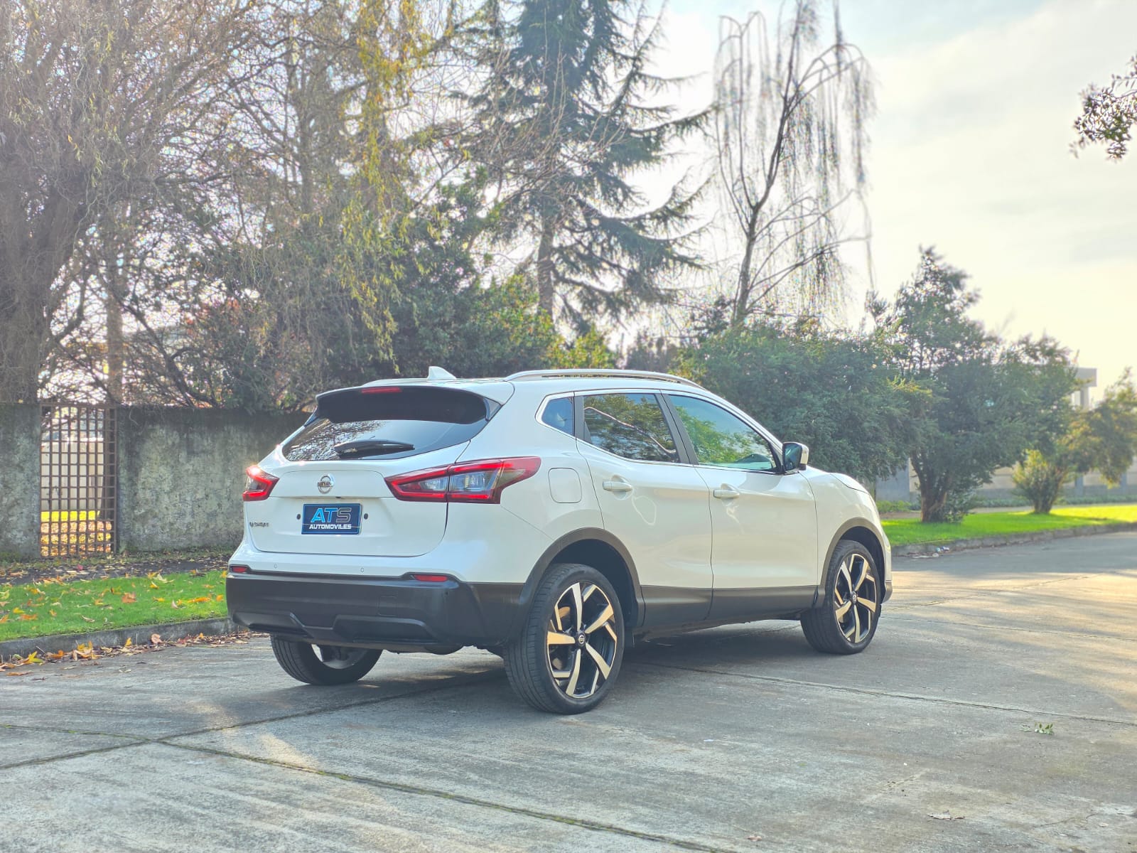 
								Nissan Qashqai EXCLUSIVE CVT full									