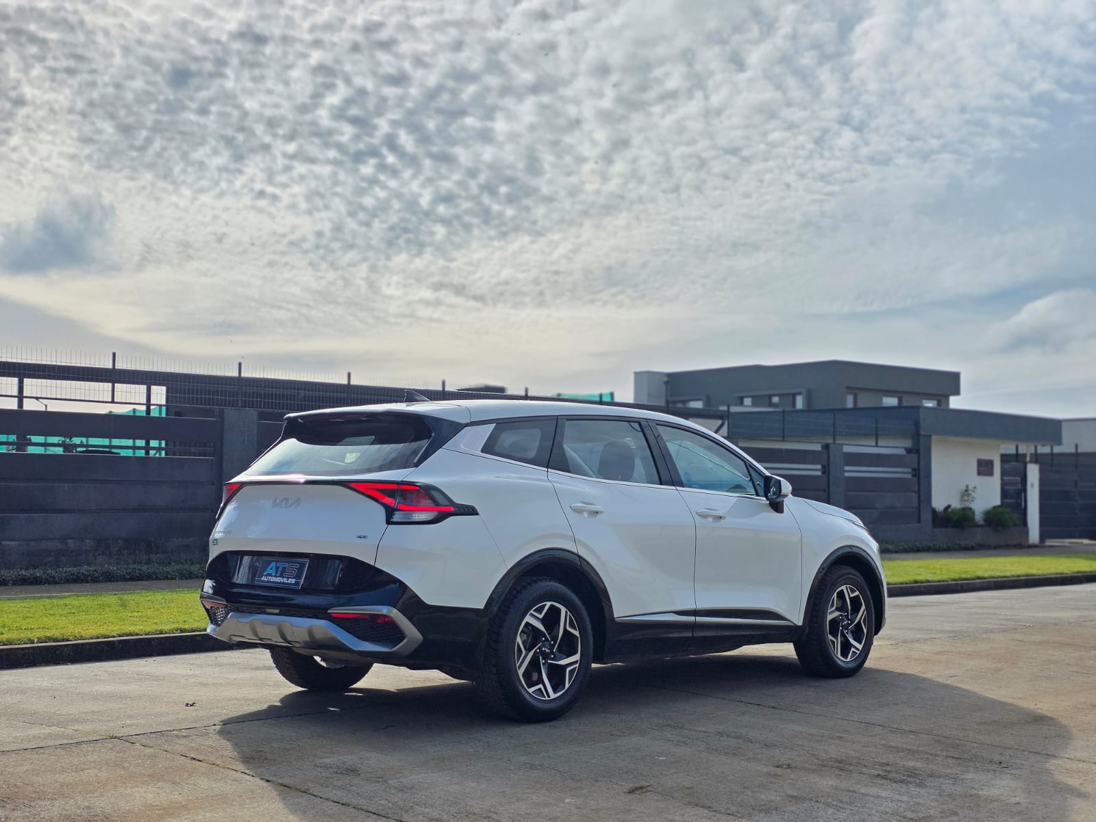 
								Kia Motors New Sportage EX full									
