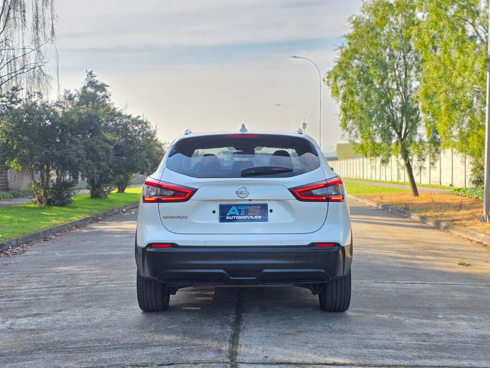 
								Nissan Qashqai EXCLUSIVE CVT full									