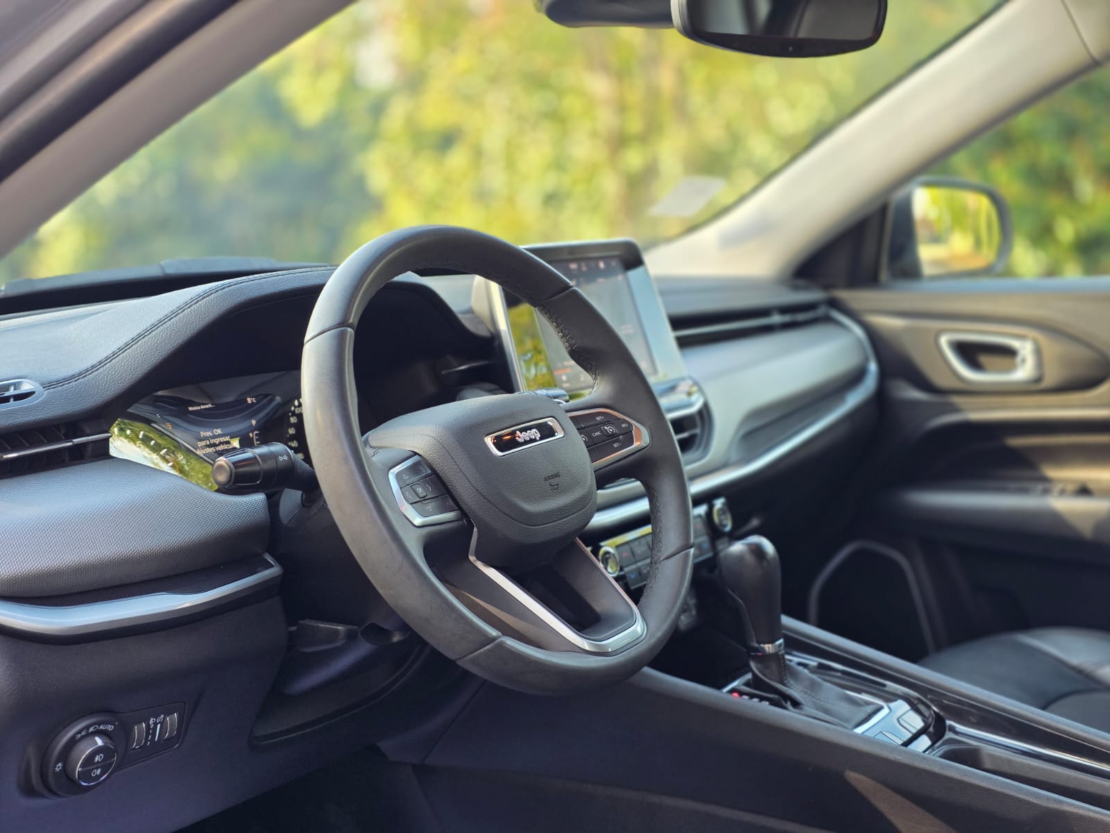
								Jeep Compass LONGITUDE full									