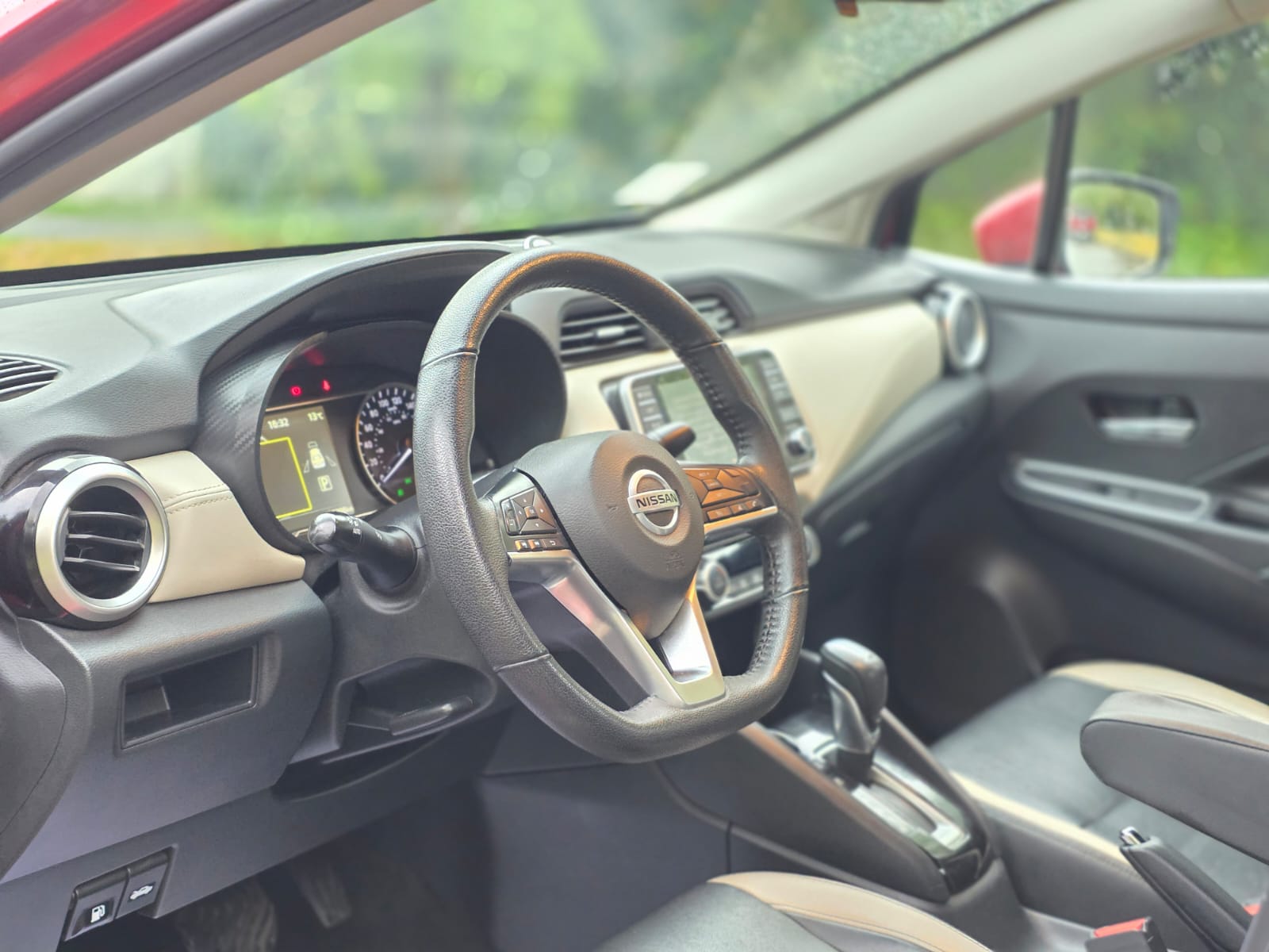 
								Nissan Versa EXCLUSIVE full									