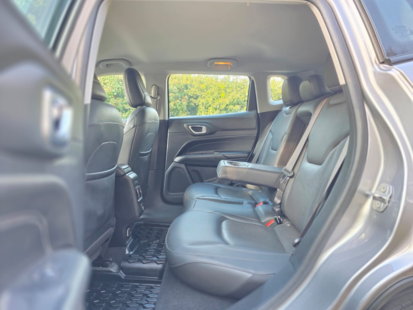 
								Jeep Compass LONGITUDE full									