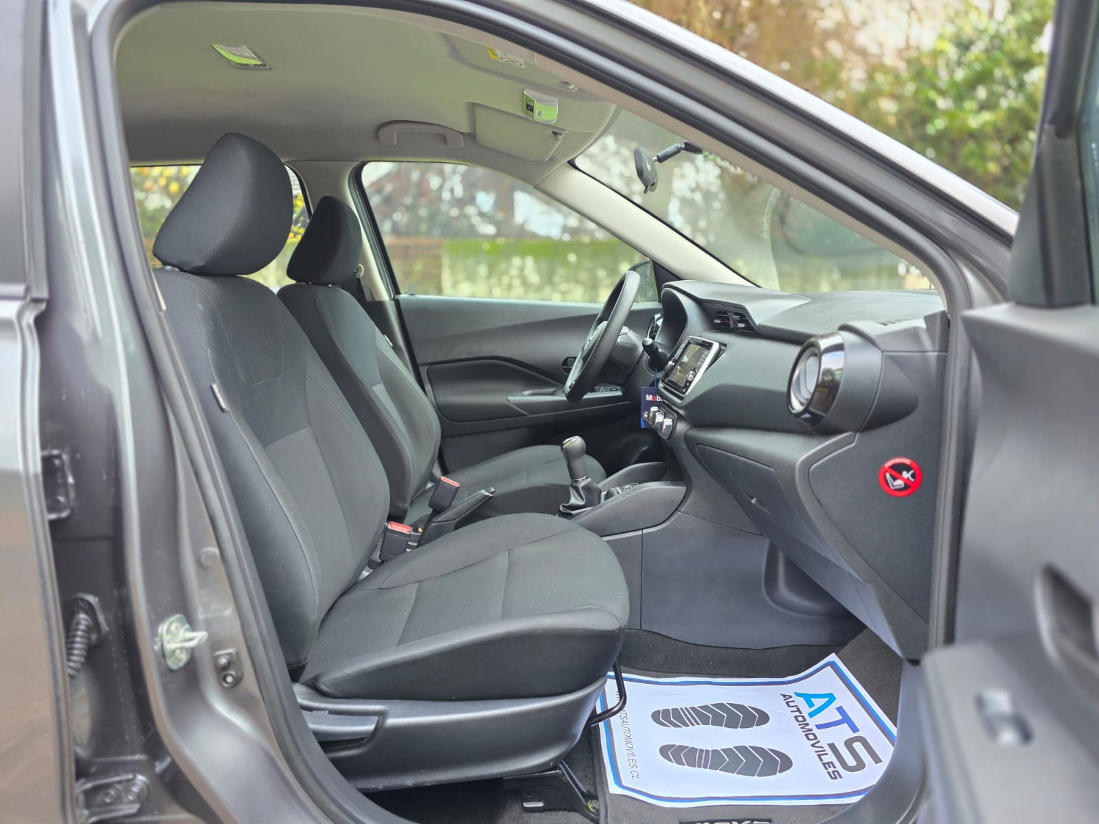 
								Nissan Kicks SENSE full									