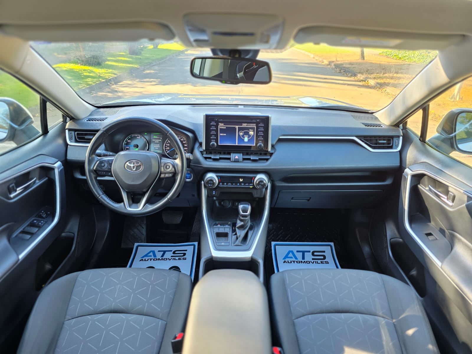 
								Toyota RAV4 XLE CVT full									