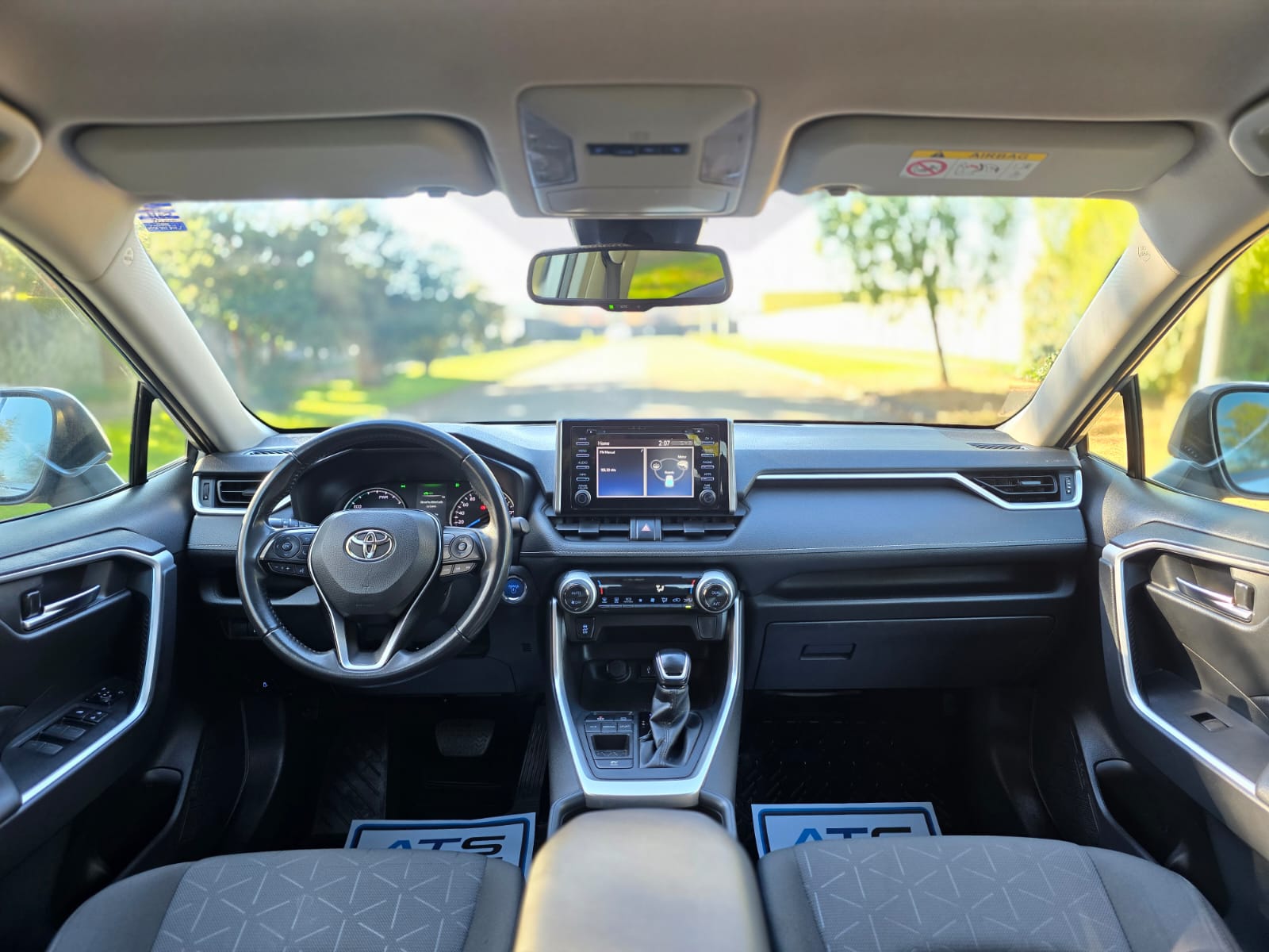 
								Toyota RAV4 XLE CVT full									