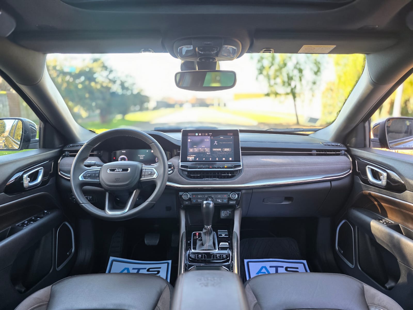 
								Jeep Commander OVERLAND full									