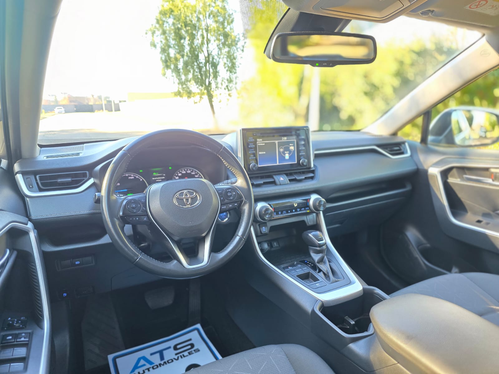 
								Toyota RAV4 XLE CVT full									