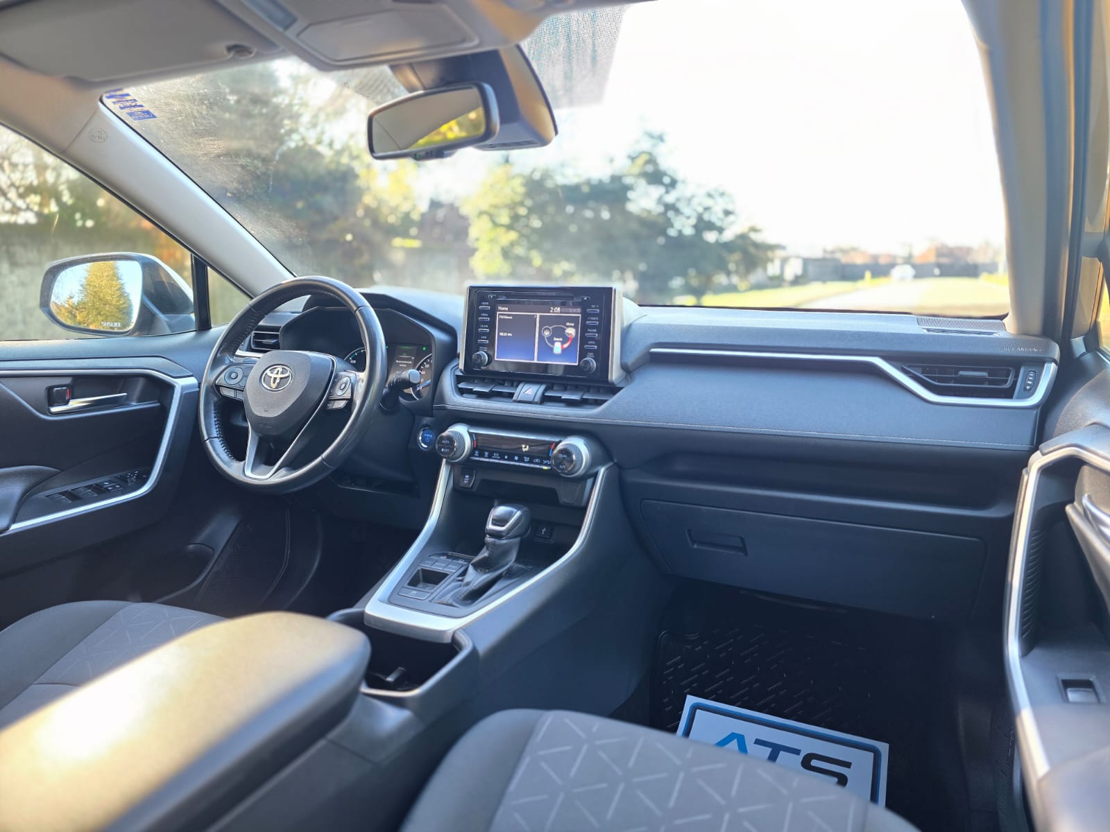 
								Toyota RAV4 XLE CVT full									