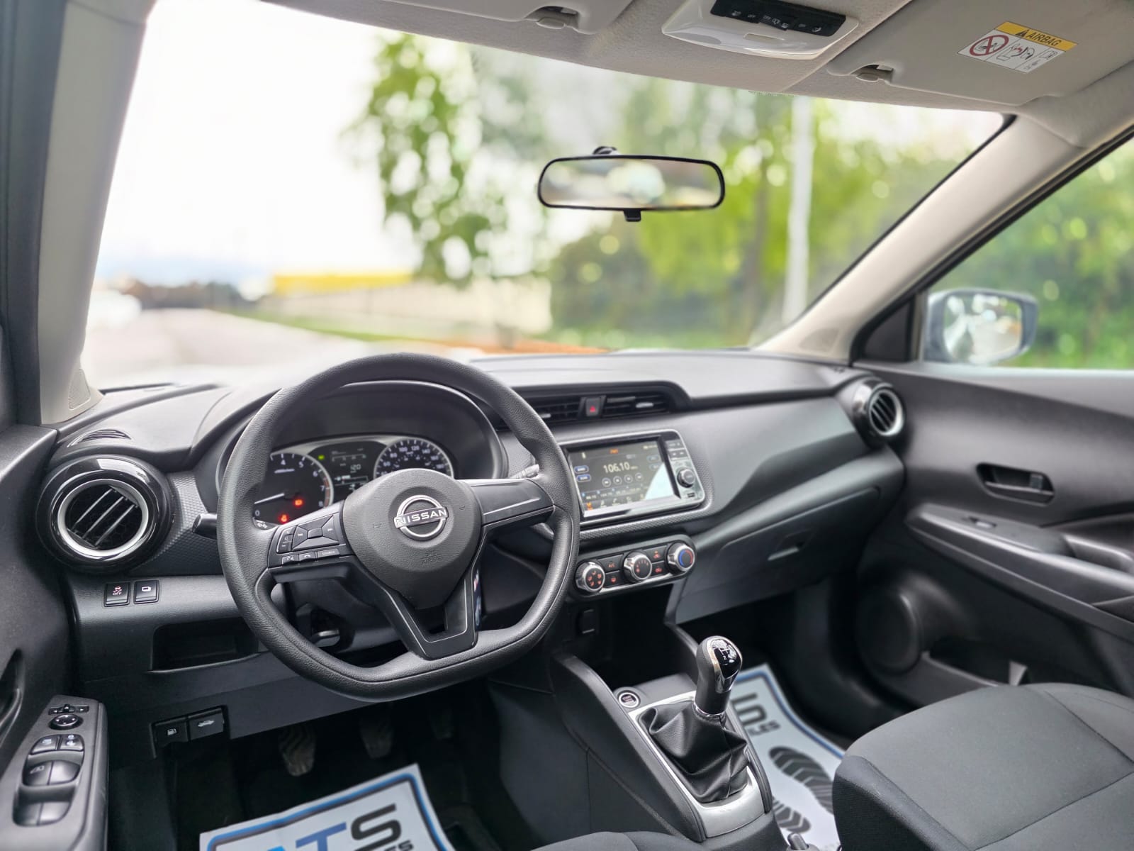 
								Nissan Kicks SENSE full									