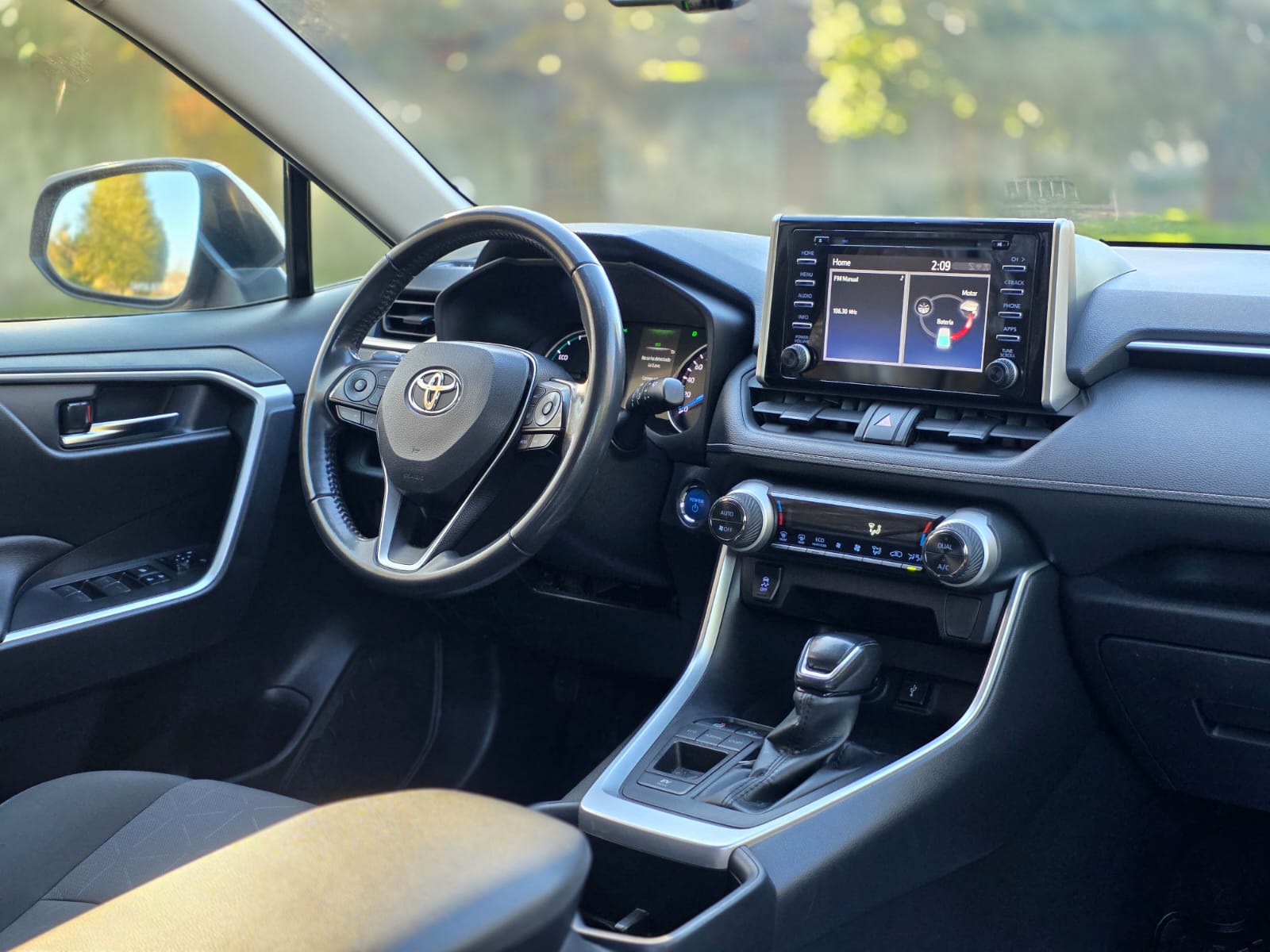 
								Toyota RAV4 XLE CVT full									