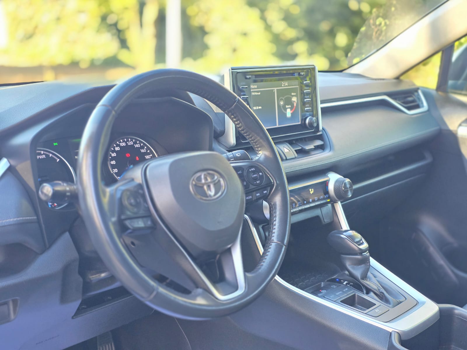 
								Toyota RAV4 XLE CVT full									