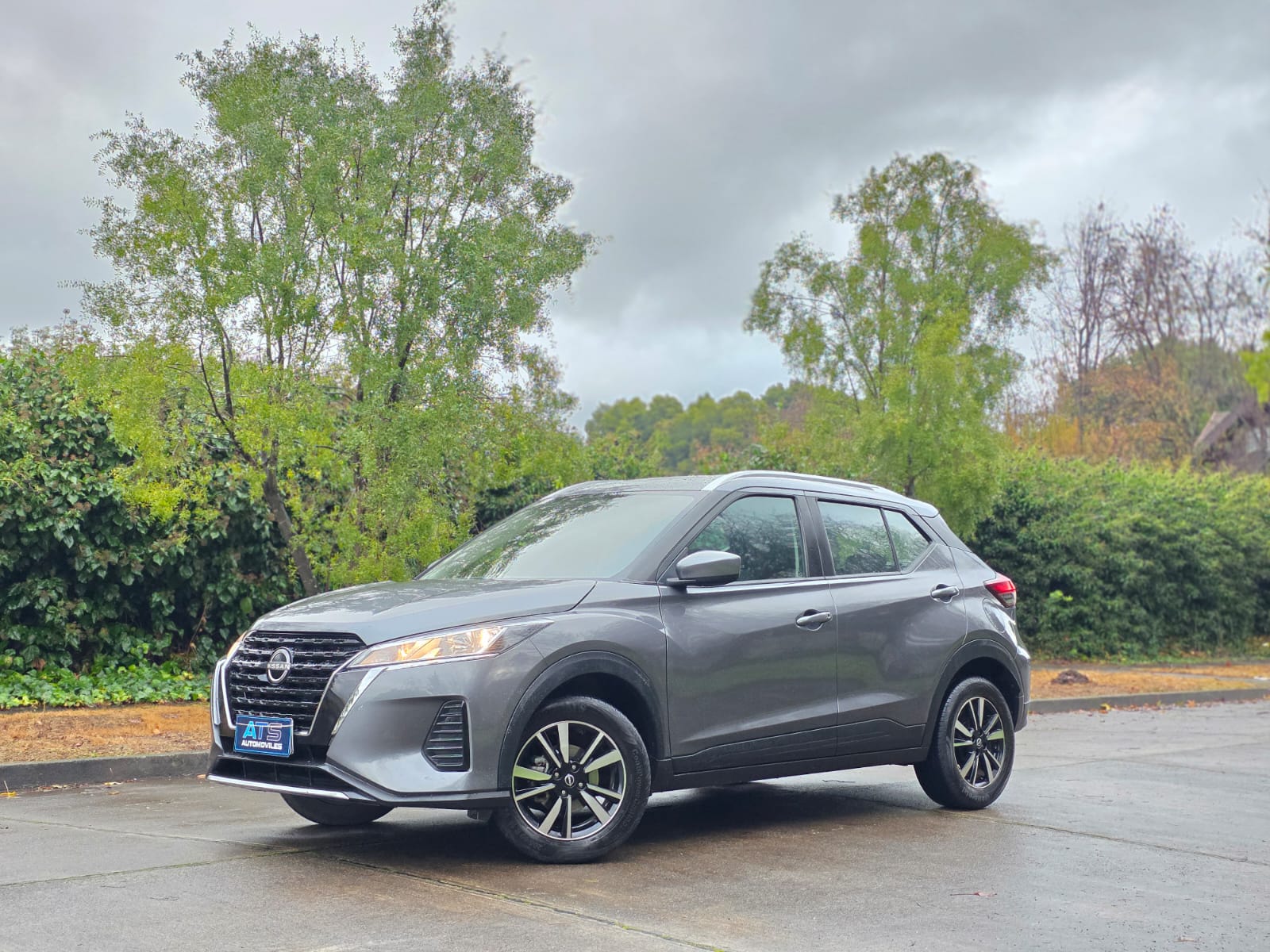 
								Nissan Kicks SENSE full									