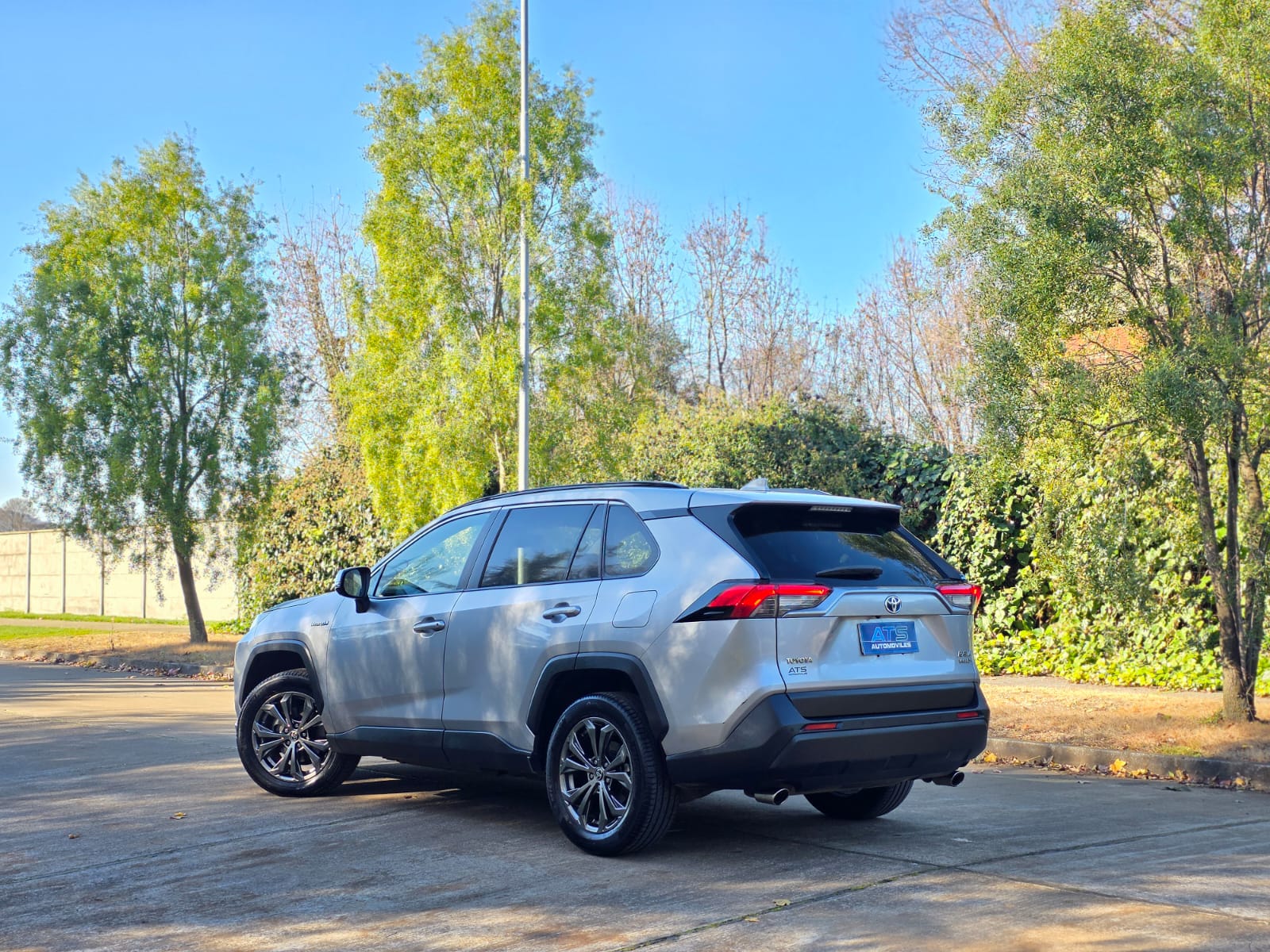 
								Toyota RAV4 XLE CVT full									