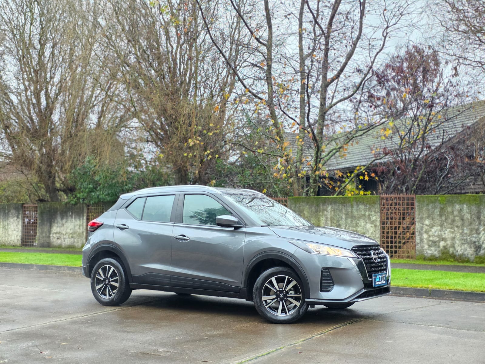 
								Nissan Kicks SENSE full									