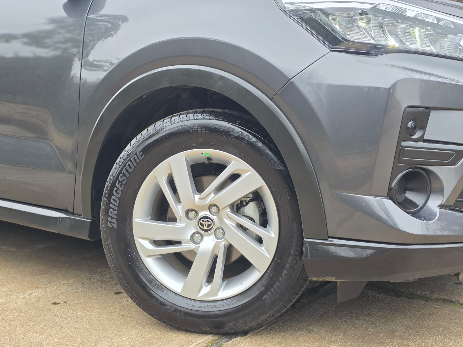 
								Toyota Raize E full									