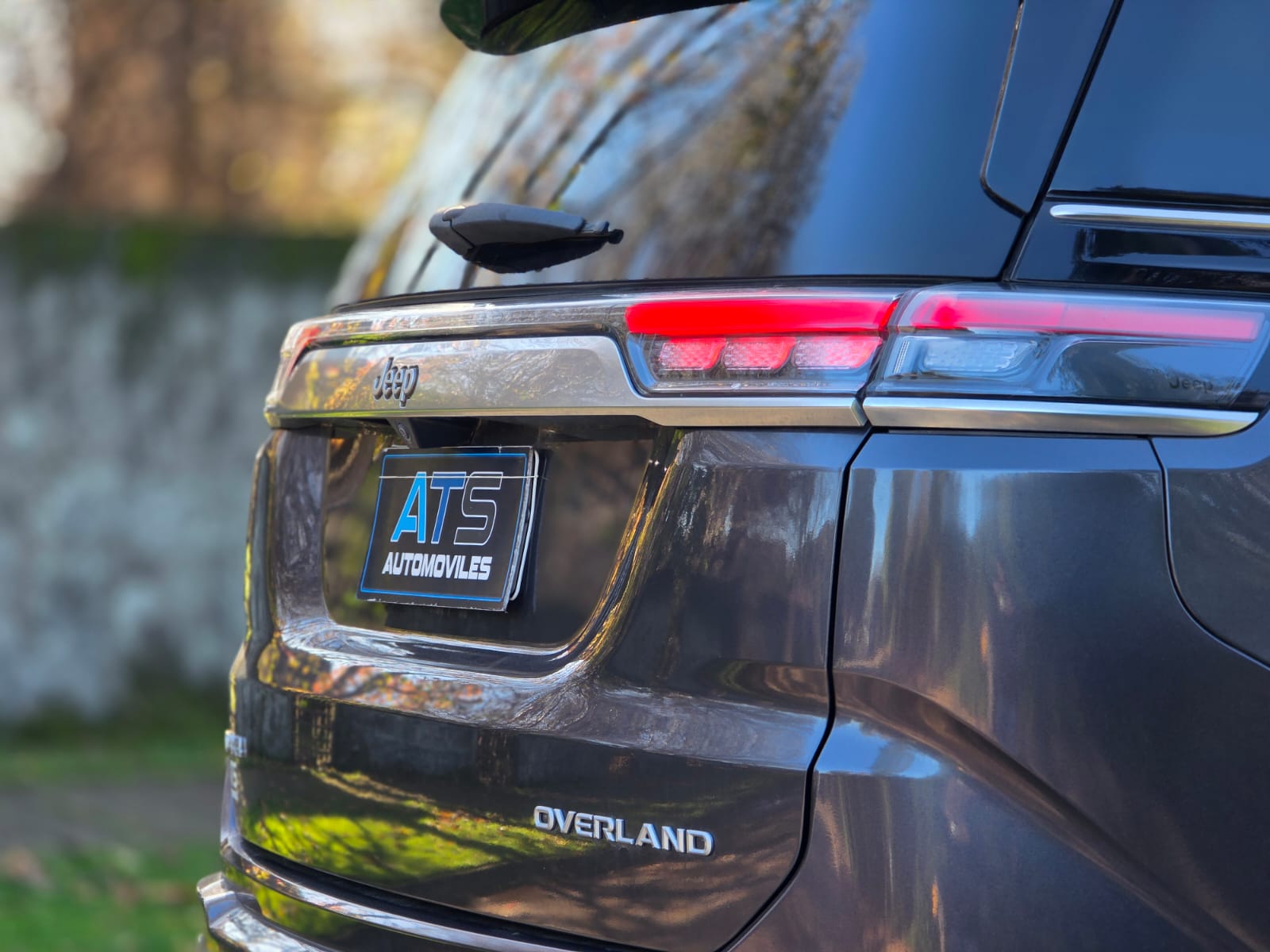 
								Jeep Commander OVERLAND full									