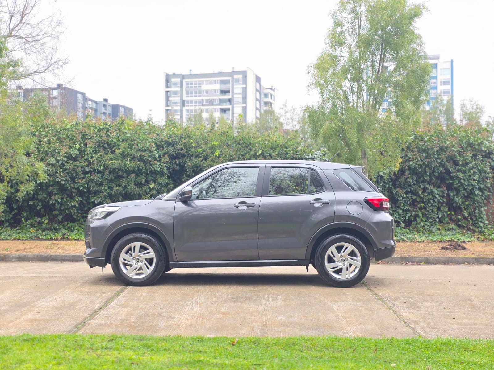 
								Toyota Raize E full									