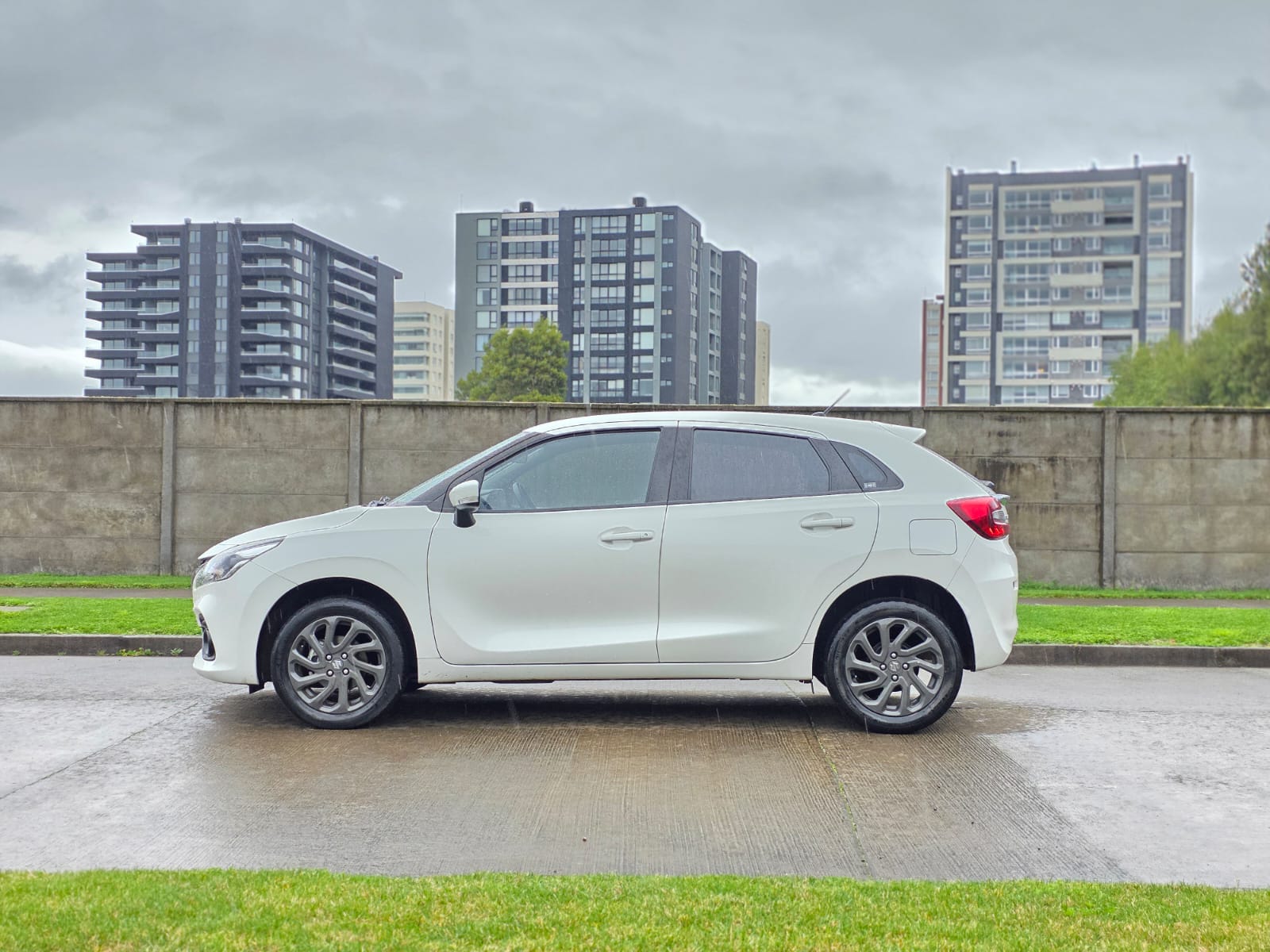 
								Suzuki Baleno GLS full									