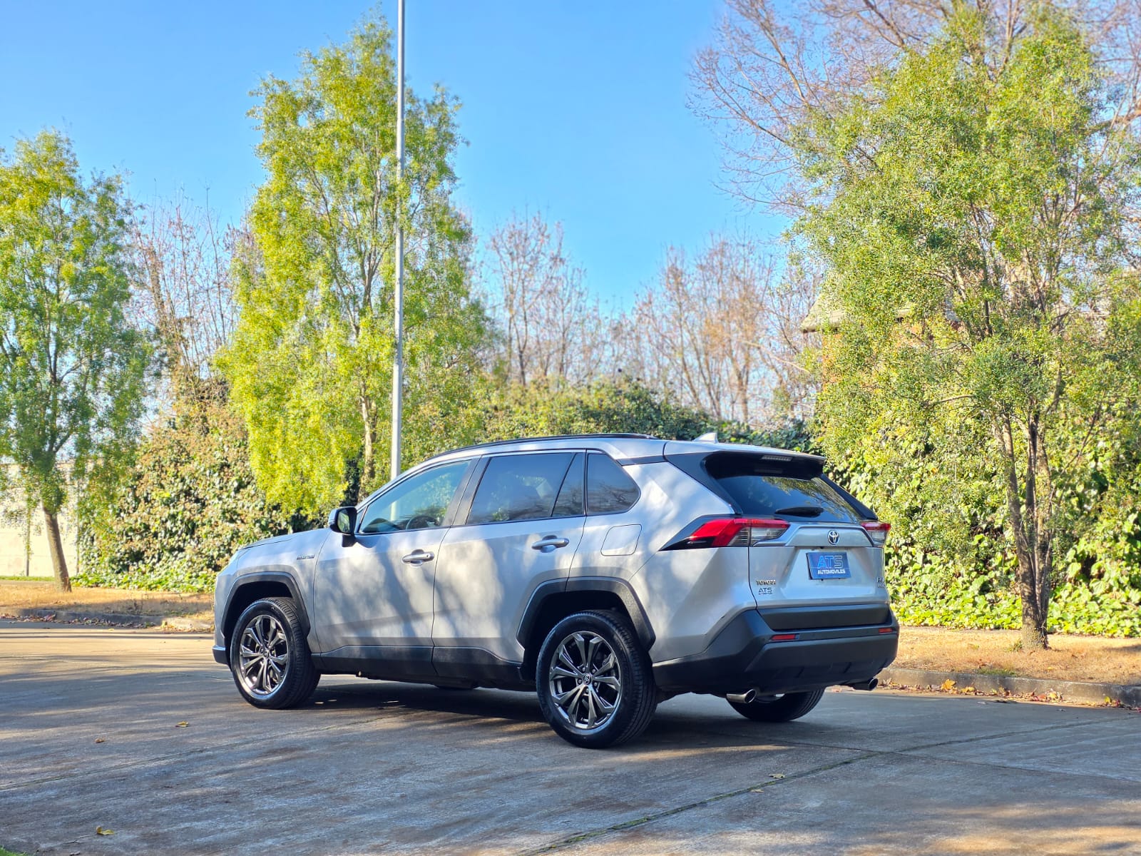 
								Toyota RAV4 XLE CVT full									