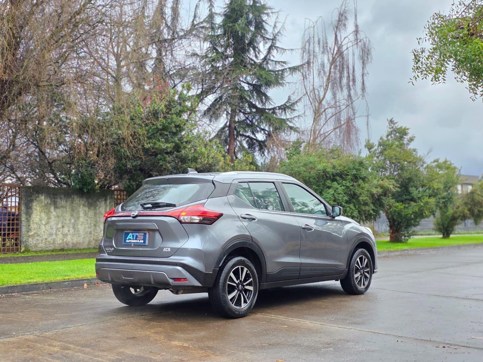 
								Nissan Kicks SENSE full									