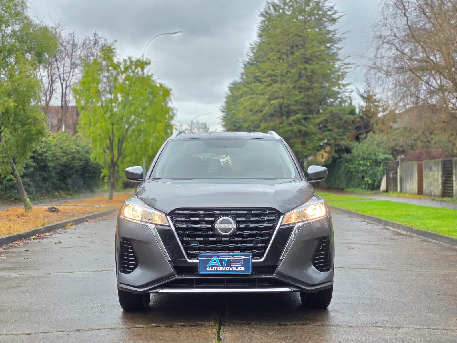 
								Nissan Kicks SENSE full									