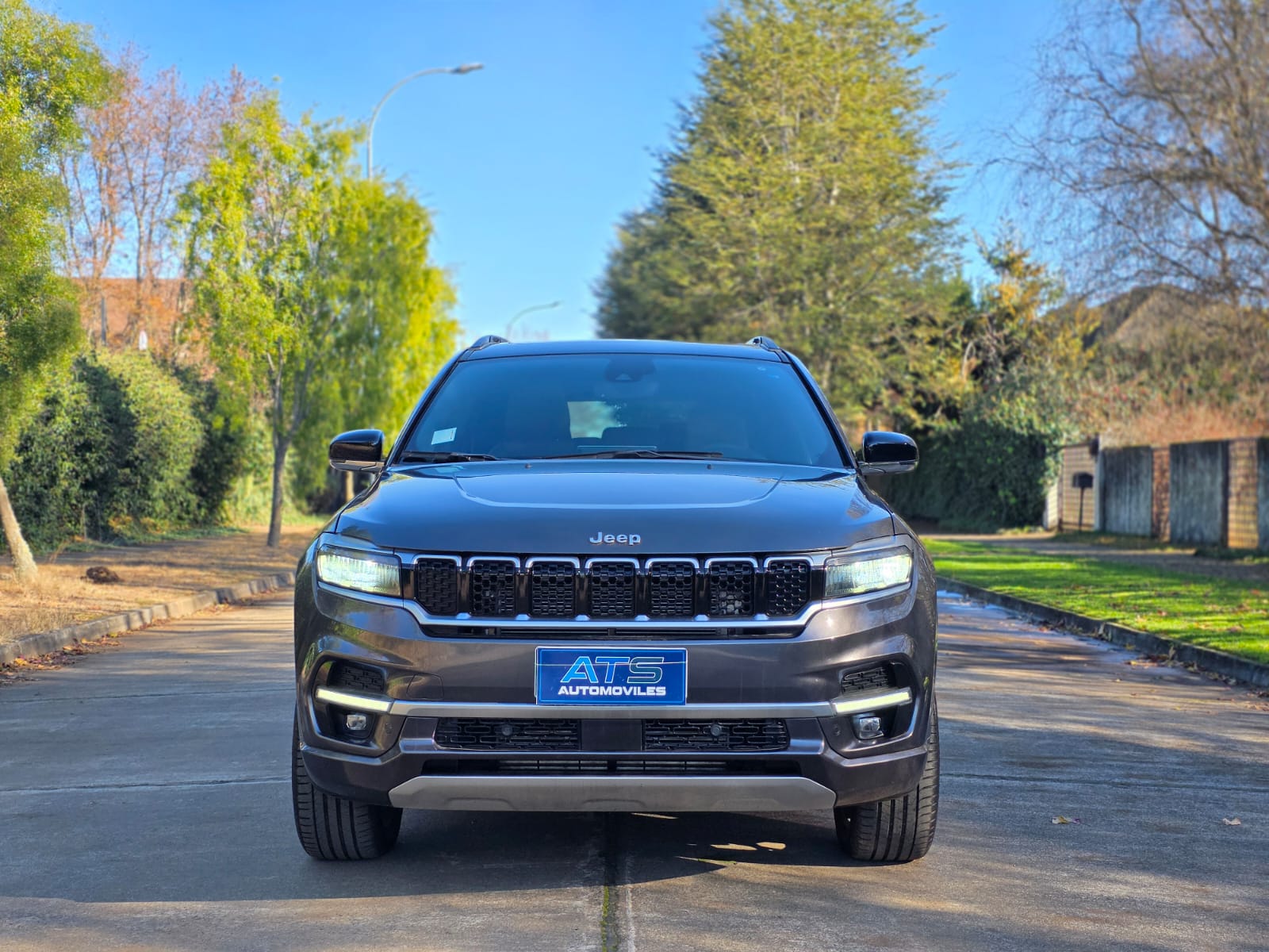 
								Jeep Commander OVERLAND full									