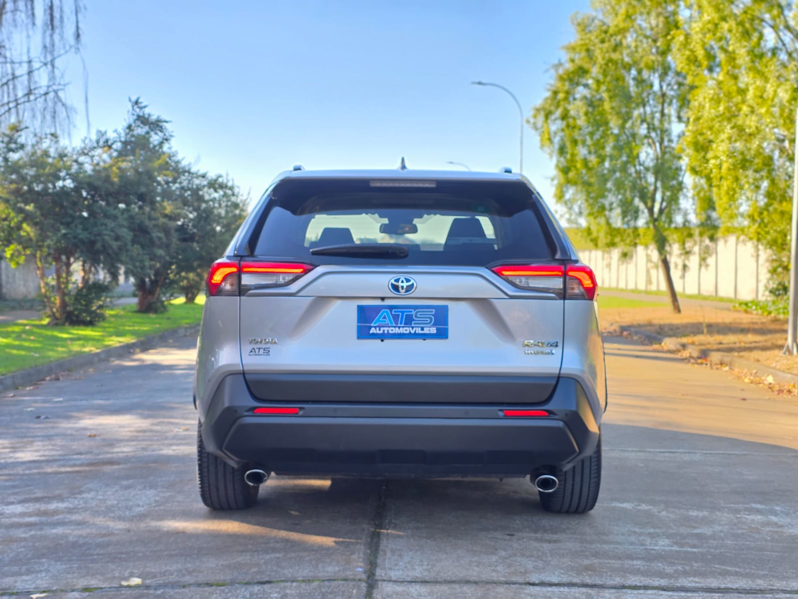 
								Toyota RAV4 XLE CVT full									