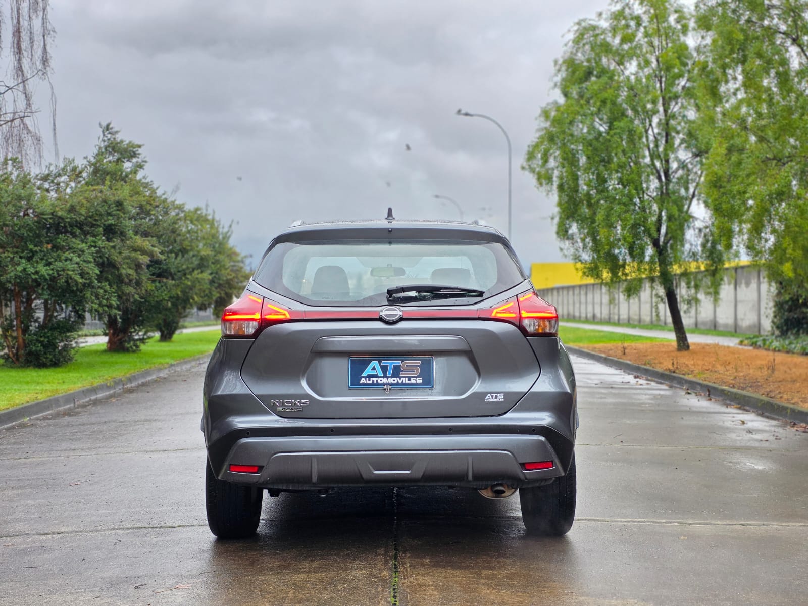 
								Nissan Kicks SENSE full									