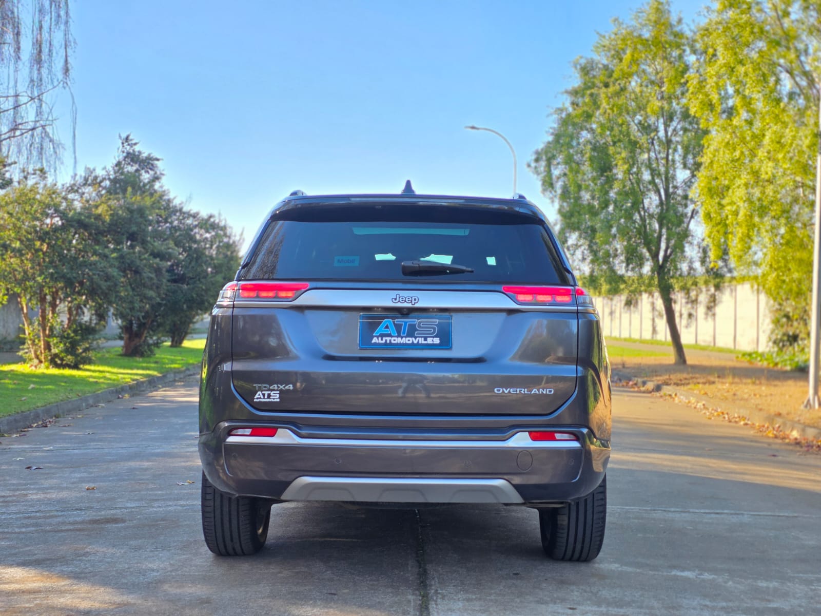 
								Jeep Commander OVERLAND full									