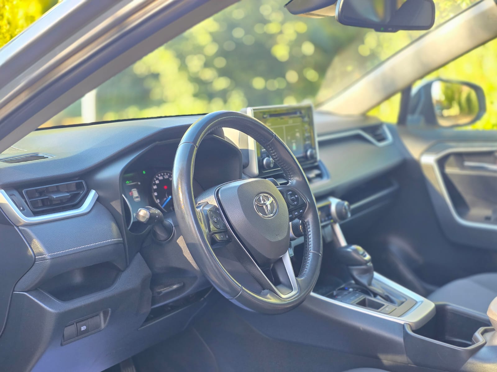 
								Toyota RAV4 XLE CVT full									