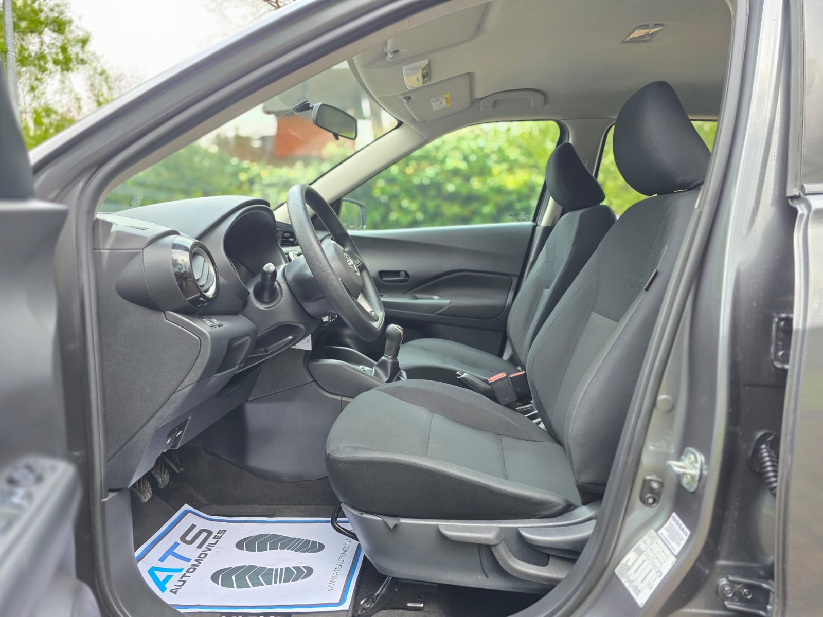 
								Nissan Kicks SENSE full									