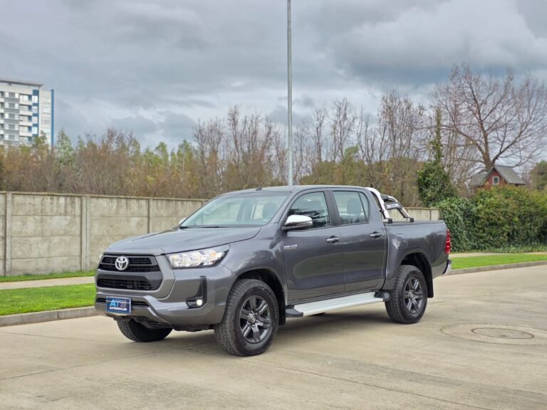 Toyota NEW HILUX SR