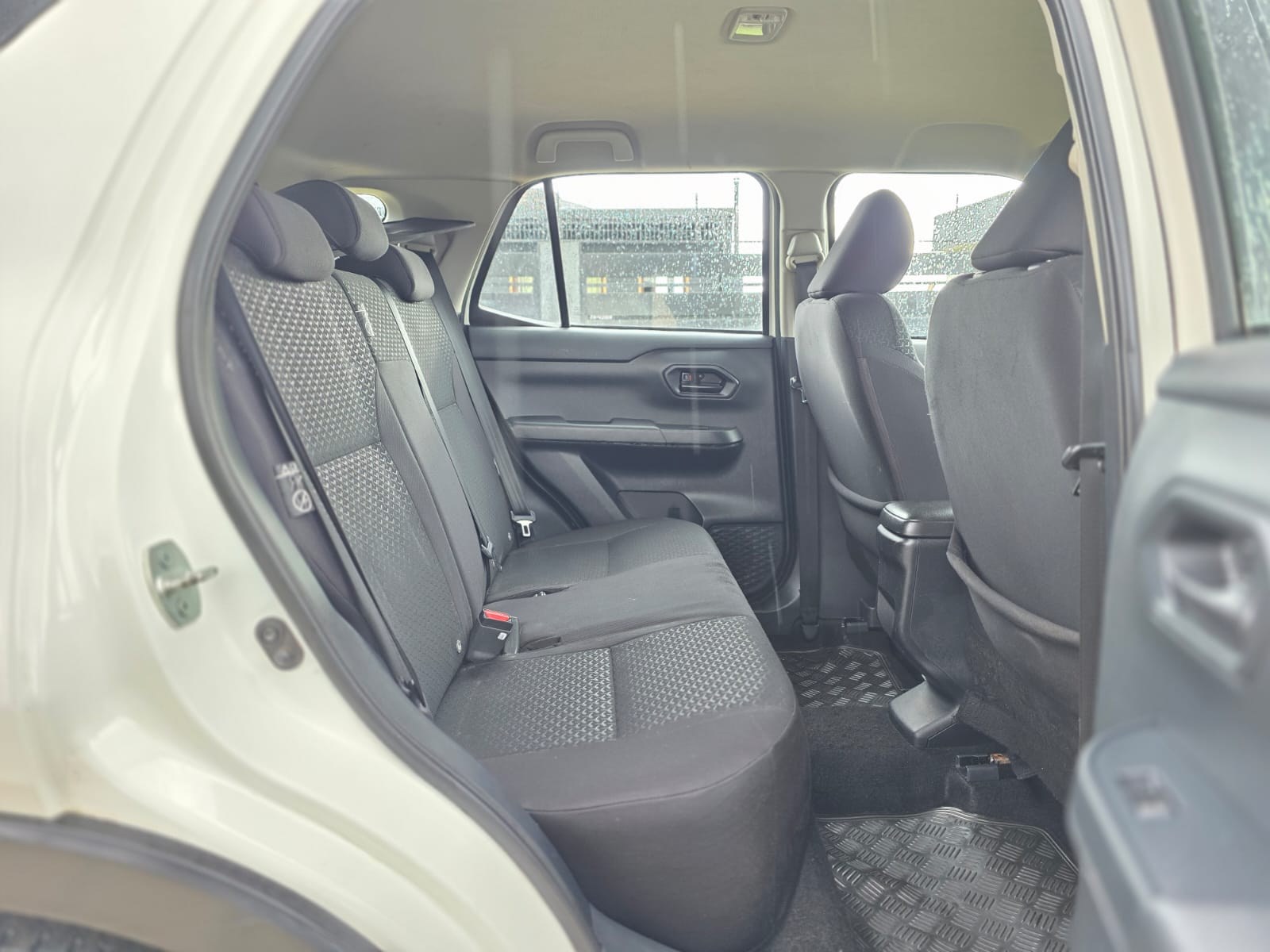 
								Toyota Raize full									