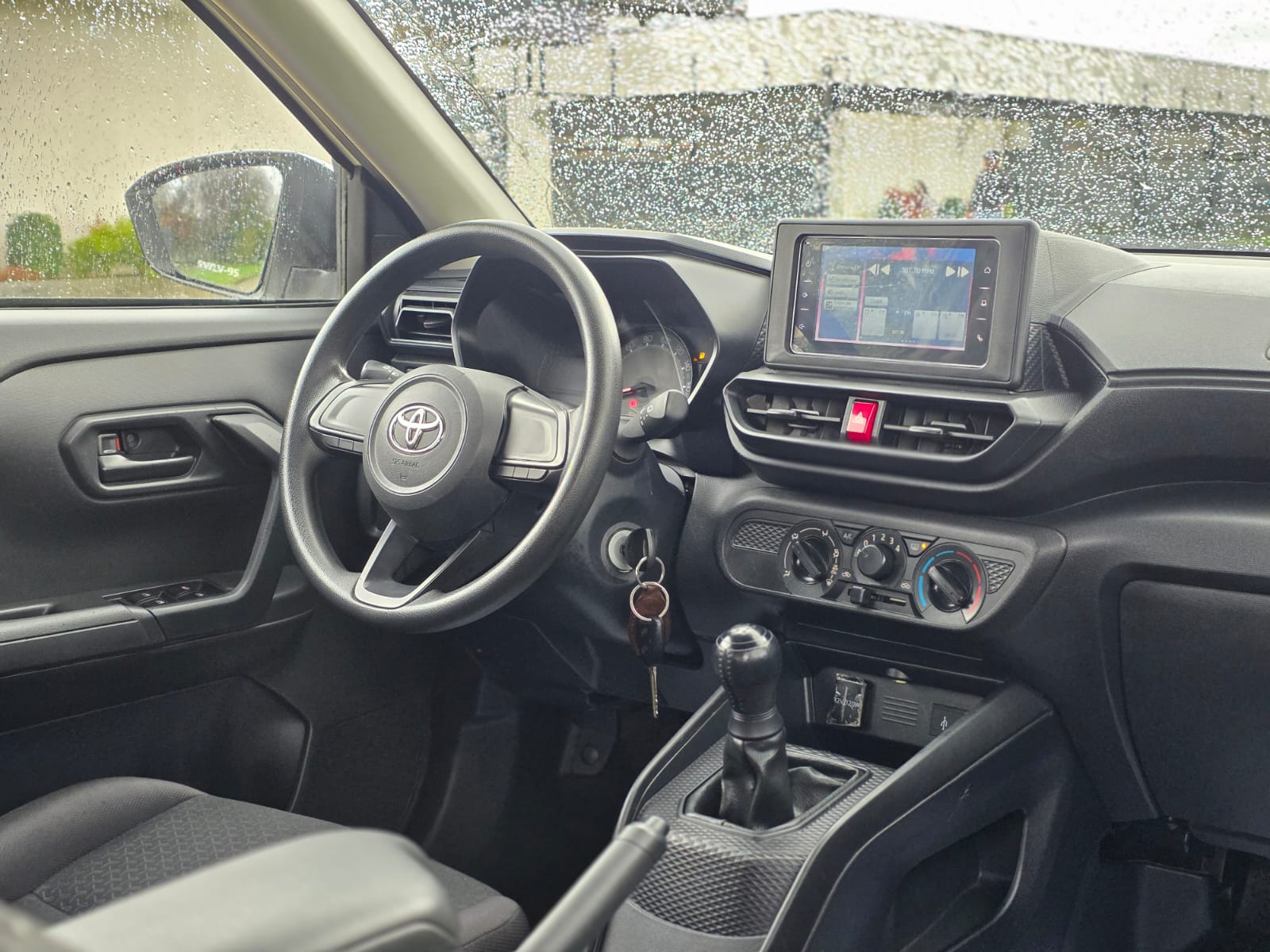 
								Toyota Raize full									