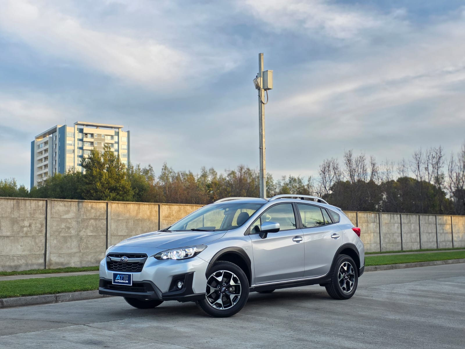 
								Subaru New XV 2.0 AWD CVT full									