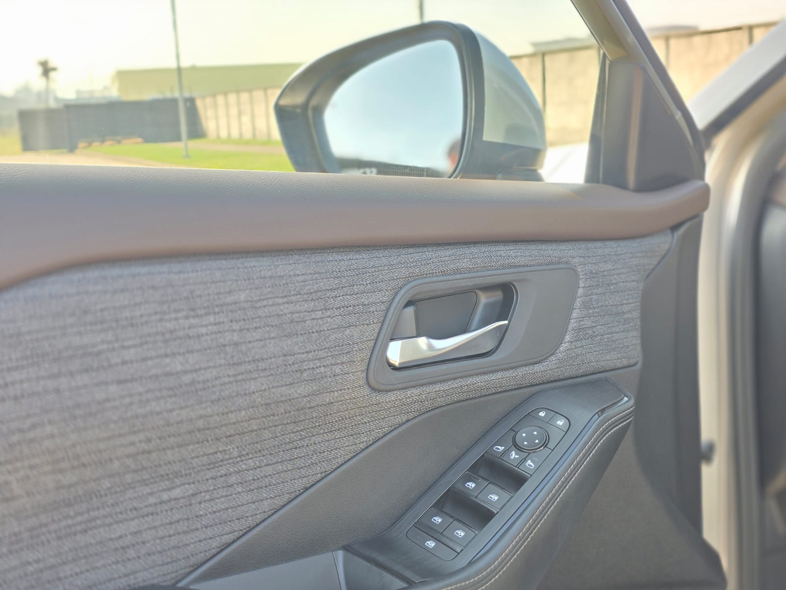 
								Nissan New XTRAIL ADVANCE full									