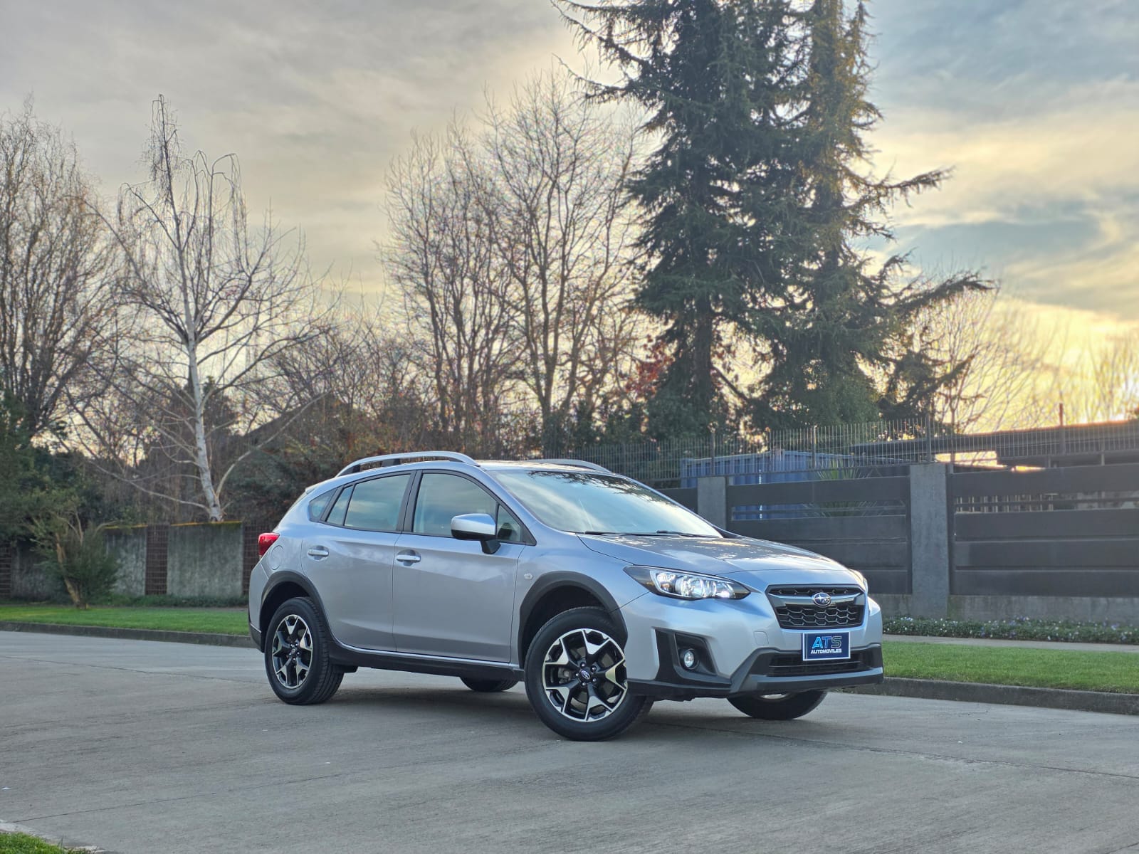 
								Subaru New XV 2.0 AWD CVT full									