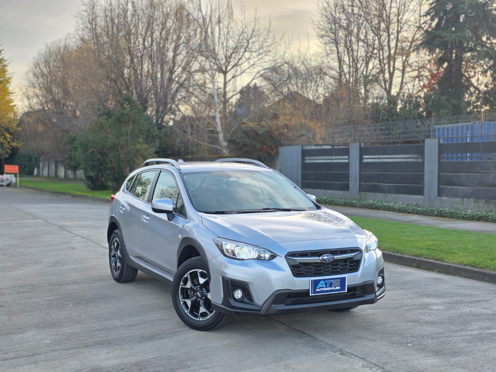 
								Subaru New XV 2.0 AWD CVT full									
