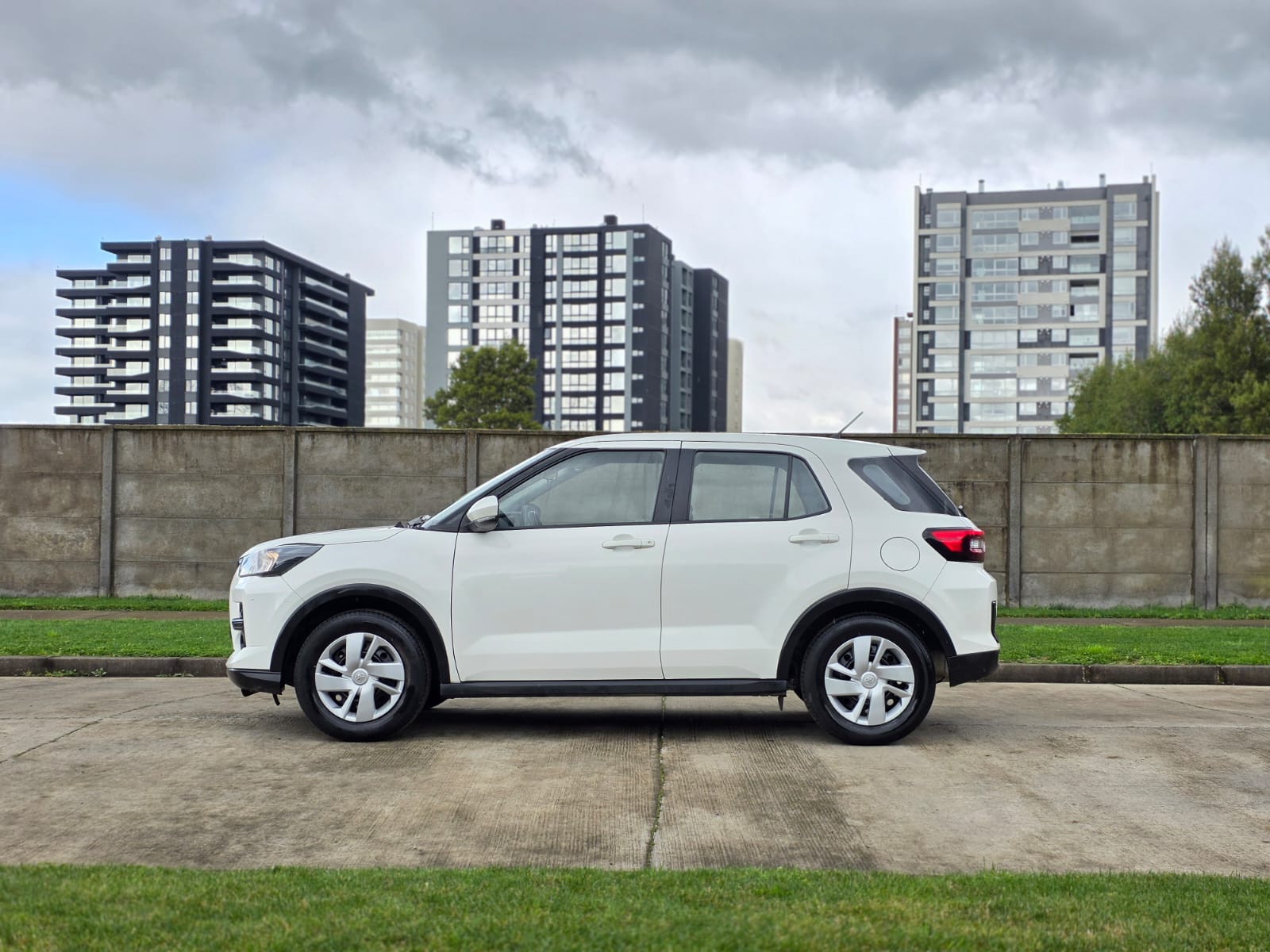 
								Toyota Raize full									