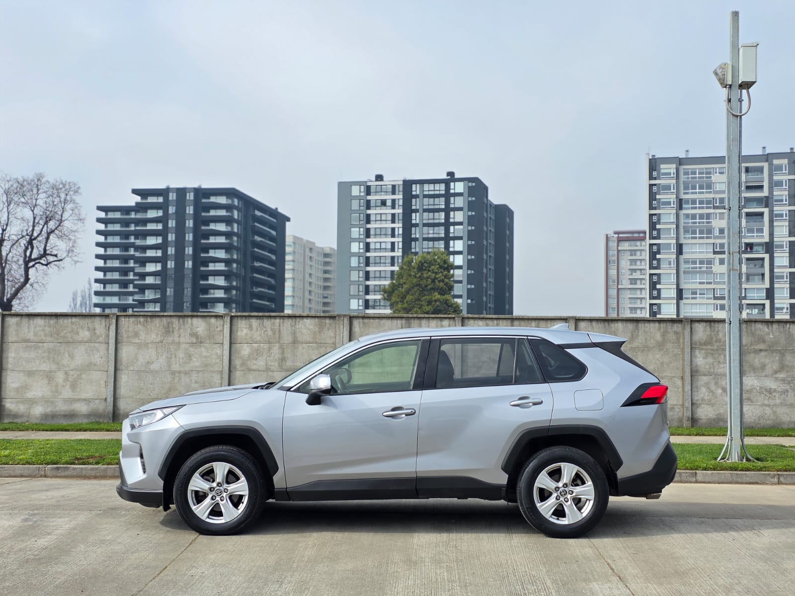 
								Toyota New Rav4 full									