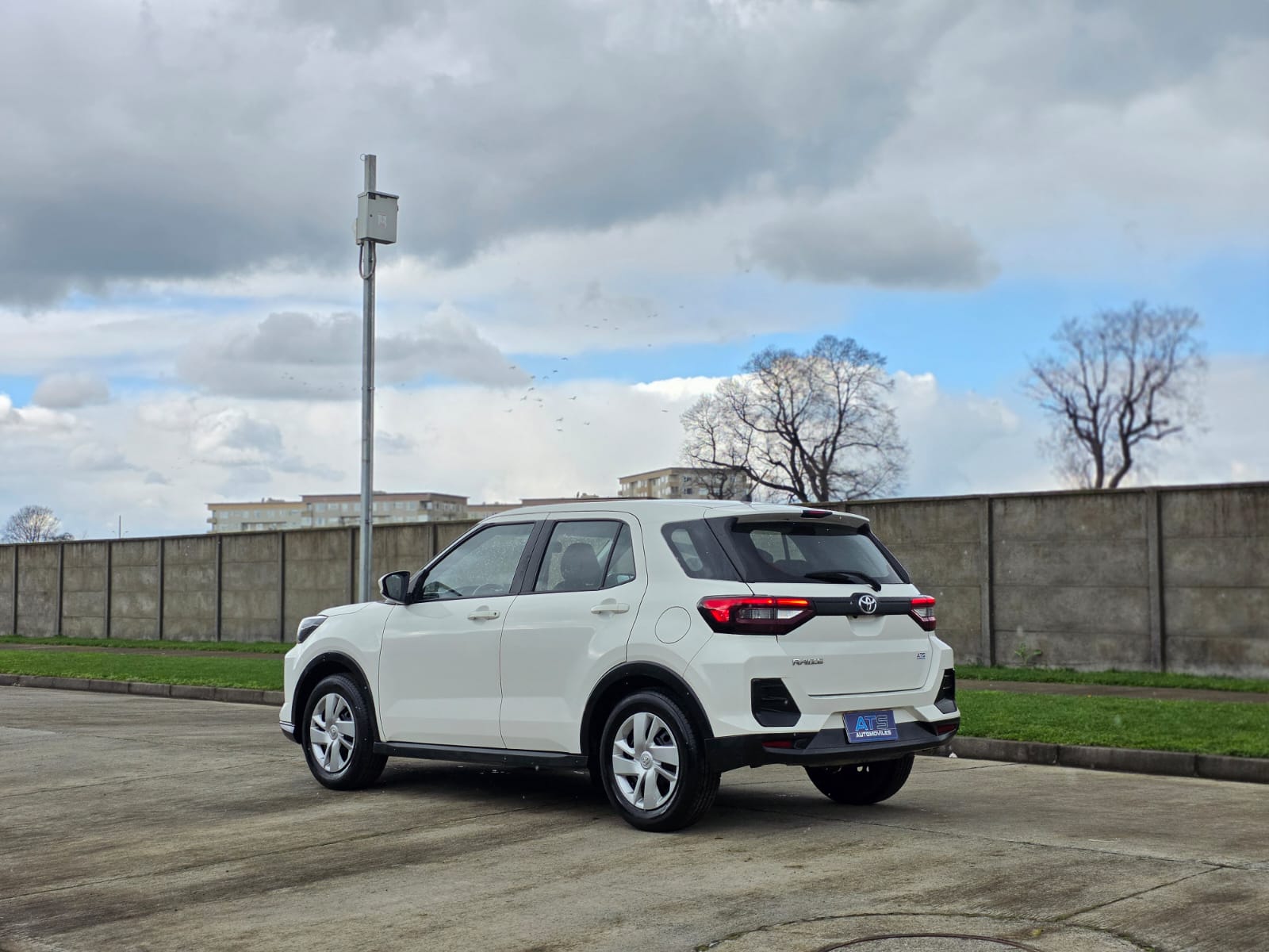 
								Toyota Raize full									