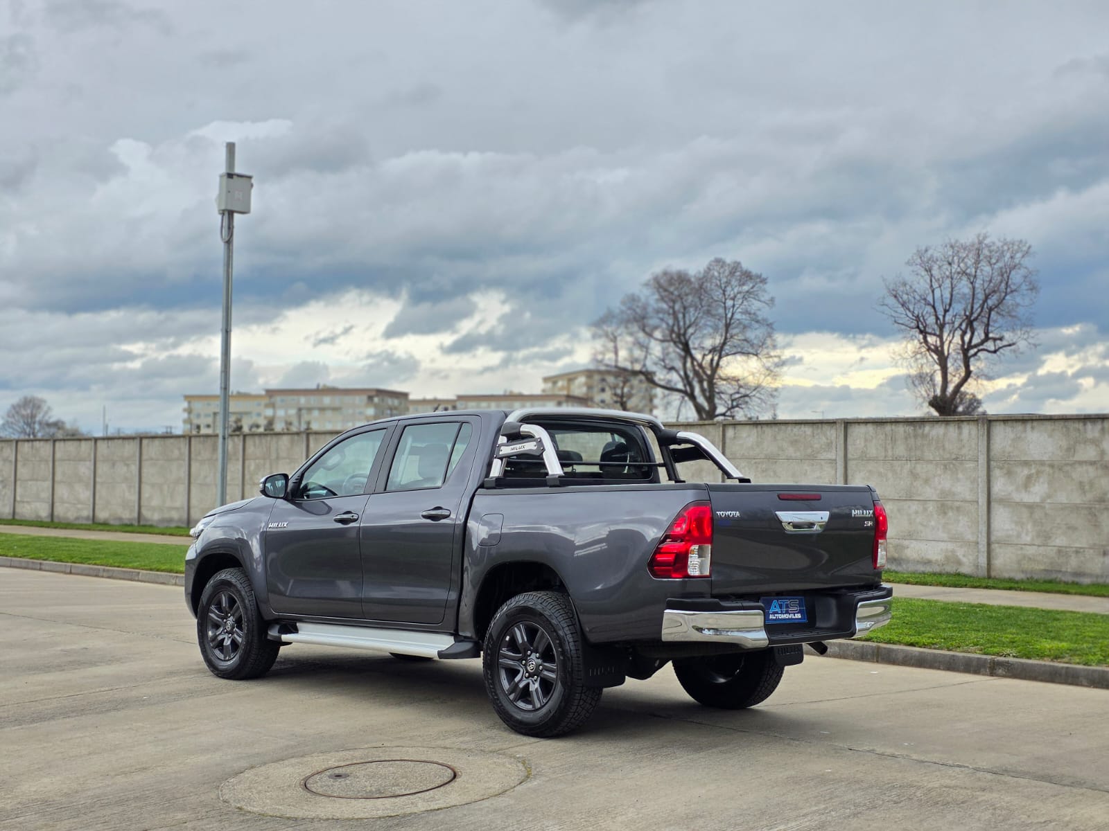 
								Toyota NEW HILUX SR full									
