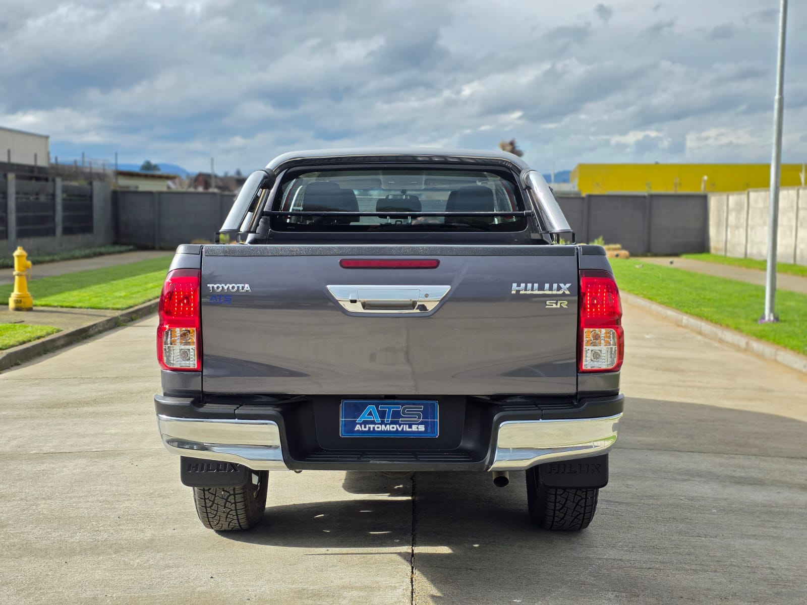 
								Toyota NEW HILUX SR full									
